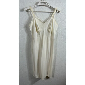Vintage 60s 70s Millay Slip Womens S/M Ivory Nylon Undergarment Lingerie‎ 34